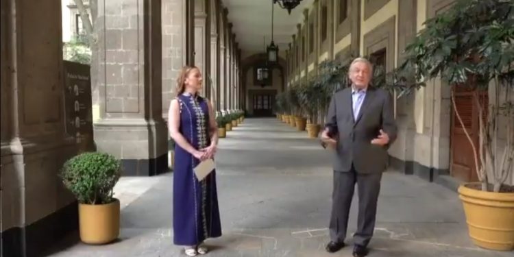 AMOR ETERNO PARA LAS MAMÁS, FELICIDADES Y QUÉDENSE EN CASA: AMLO