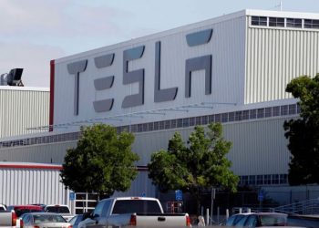 TESLA REANUDA PRODUCCIÓN EN SU PLANTA DE CALIFORNIA