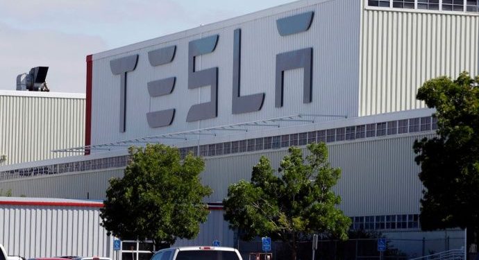 TESLA REANUDA PRODUCCIÓN EN SU PLANTA DE CALIFORNIA