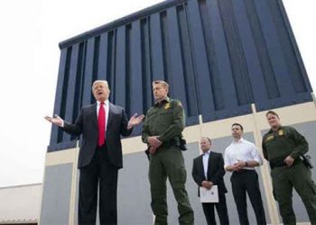 TRUMP QUIERE QUE MURO FRONTERIZO SEA NEGRO, AUNQUE CUESTE MILLONES