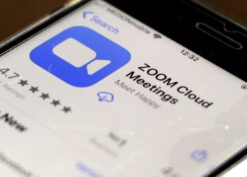 ZOOM: UN HOMBRE ES ASESINADO POR SU HIJO DURANTE UNA VIDEOLLAMADA GRUPAL CON 20 PERSONAS
