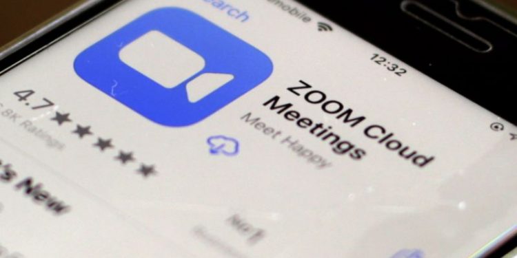 ZOOM: UN HOMBRE ES ASESINADO POR SU HIJO DURANTE UNA VIDEOLLAMADA GRUPAL CON 20 PERSONAS