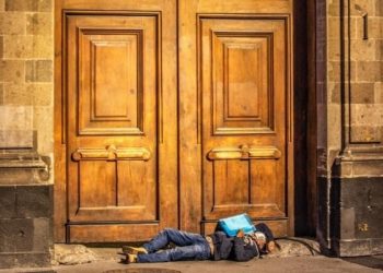HOMBRE CON PRESUNTO COVID-19 BLOQUEA ACCESO A PALACIO NACIONAL
