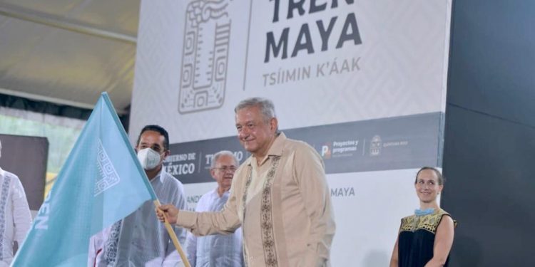 DA AMLO BANDERAZO AL TREN MAYA DESDE QUINTANA ROO
