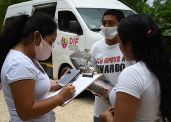 EL DIF LÁZARO CÁRDENAS CONTINÚA BRINDANDO AYUDA A LOS SECTORES SOCIALES MÁS VULNERABLES.