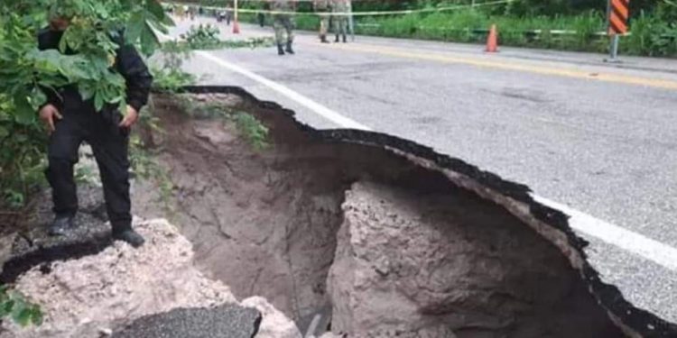 CIERRAN TRAMO CARRETERO ENTRE ESCÁRCEGA Y CHETUMAL