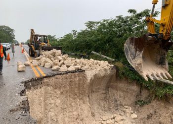 INICIAN REPARACIÓN DE TRAMOS CARRETEROS AFECTADOS POR LLUVIAS EN TABASCO, CAMPECHE Y QUINTANA ROO