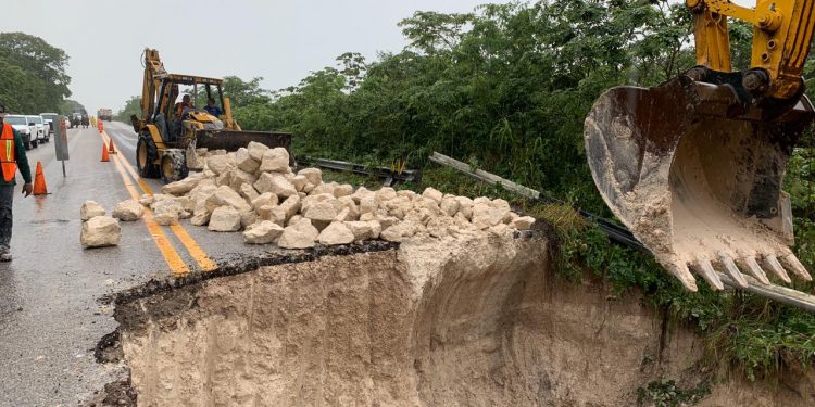 INICIAN REPARACIÓN DE TRAMOS CARRETEROS AFECTADOS POR LLUVIAS EN TABASCO, CAMPECHE Y QUINTANA ROO