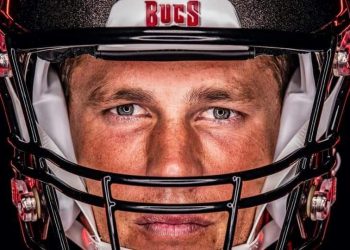 TIEMBLA EL SUR DE LA NFC, TOM BRADY YA LUCE EL JERSEY DE TAMPA