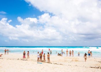 CANCÚN Y LA RIVIERA MAYA COMIENZAN A RECIBIR LOS PRIMEROS TURISTAS EN EL ARRANQUE DE LA “NUEVA NORMALIDAD”.