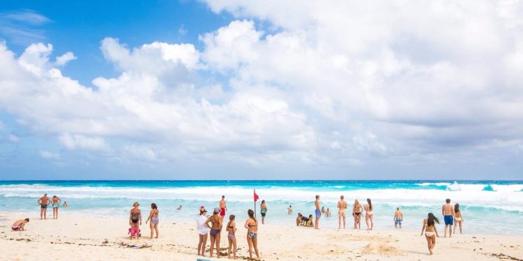 CANCÚN Y LA RIVIERA MAYA COMIENZAN A RECIBIR LOS PRIMEROS TURISTAS EN EL ARRANQUE DE LA “NUEVA NORMALIDAD”.