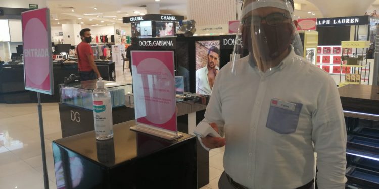 REABREN PLAZAS EN CANCÚN