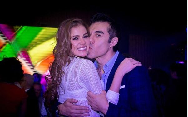 ADRIÁN URIBE Y THUANY MARTINS REVELARON DE FORMA OFICIAL EL SEXO DE SU BEBE POR MEDIO DE REDES SOCIALES.