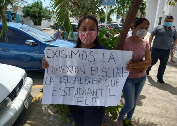 JÓVENES DE ALBERGUE DE FELIPE CARRILLO PUERTO SE QUEJAN DE LA CFE