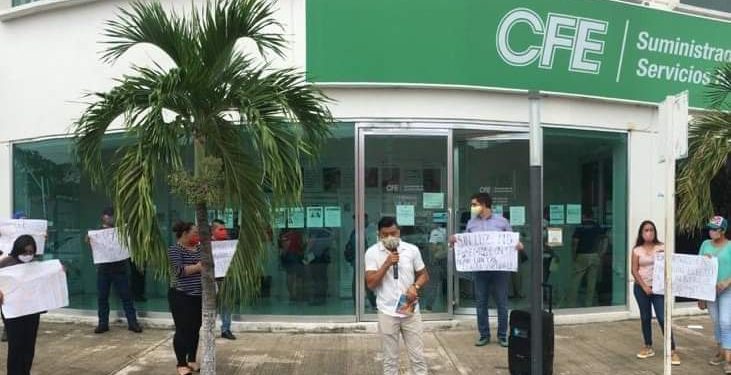 MORADORES DEL ALBERGUE ESTUDIANTIL DENUNCIAN ABUSOS DE LA CFE Y ALCALDE OTONIEL SEGOVIA