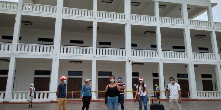 MORADORES DEL ALBERGUE ESTUDIANTIL FELIPE CARRILLO PUERTO PIDEN AYUDA AL GOBERNADOR JOAQUÍN GONZÁLEZ