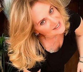 ERIKA BUENFIL VUELVE A SORPRENDER A SUS SEGUIDORES EN TIK TOK