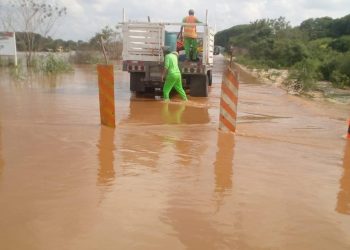 SE RESTABLECE EL TRÁNSITO VEHICULAR EN LA CARRETERA VILLAHERMOSA-ESCÁRCEGA