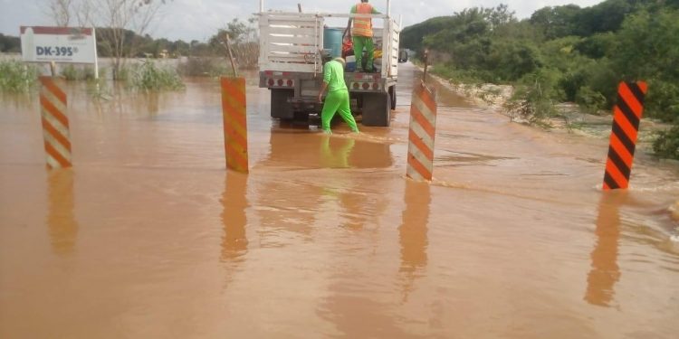 SE RESTABLECE EL TRÁNSITO VEHICULAR EN LA CARRETERA VILLAHERMOSA-ESCÁRCEGA