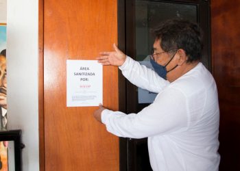 CERTIFICAN SANITACIÓN DE EDIFICIOS PÚBLICOS EN EL MUNICIPIO DE LÁZARO CÁRDENAS.