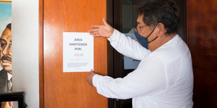 CERTIFICAN SANITACIÓN DE EDIFICIOS PÚBLICOS EN EL MUNICIPIO DE LÁZARO CÁRDENAS.