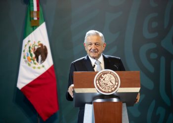 VAMOS A CUMPLIR CON LOS ORDENAMIENTOS LEGALES SOBRE EL TREN MAYA: AMLO