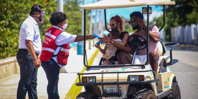 CONCIENTIZA AYUNTAMIENTO A ISLEÑOS Y VISITANTES SOBRE EL USO OBLIGATORIO DE CUBREBOCAS