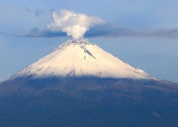 CNPC, GUARDIA NACIONAL Y EXPERTOS DE LA UNAM REALIZAN SOBREVUELO AL POPOCATÉPETL