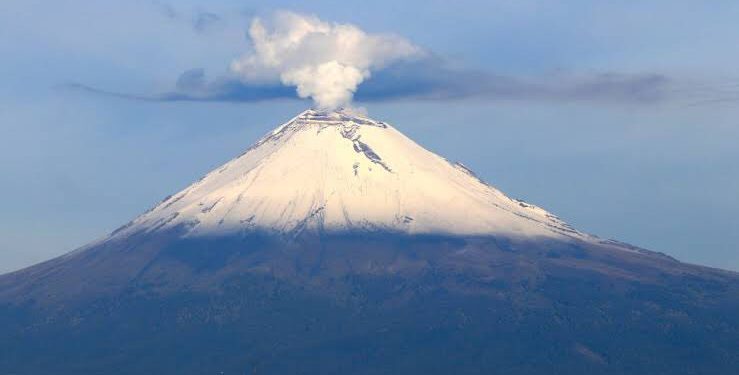 CNPC, GUARDIA NACIONAL Y EXPERTOS DE LA UNAM REALIZAN SOBREVUELO AL POPOCATÉPETL