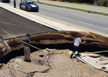 NO FUE SOCAVÓN SINO UN CENOTE, LO DE LA CARRETERA PLAYA DEL CARMEN-TULUM