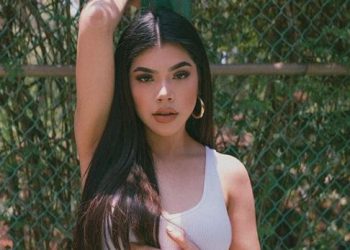 ¿KENIA OS MANDO INDIRECTAS O SOLO COMPARTIÓ NUEVA SESIÓN DE FOTOS CON SUS FANS?