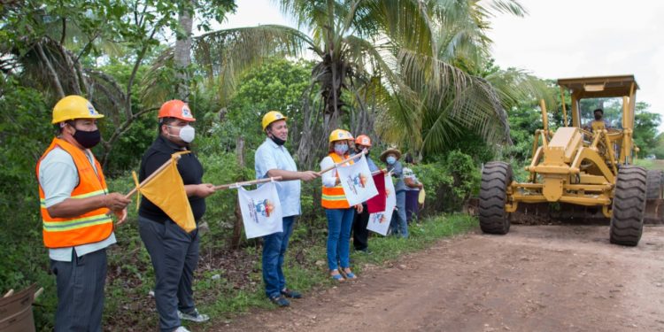 LÁZARO CÁRDENAS CONTINÚA REALIZANDO OBRAS EN BENEFICIO DE LAS FAMILIAS DEL MUNICIPIO.