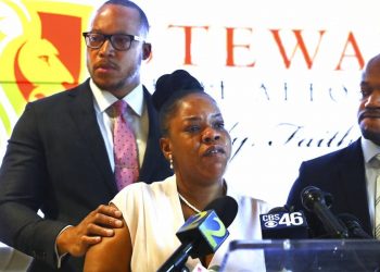ACUSAN DE HOMICIDIO A POLICÍA DE ATLANTA QUE DISPARÓ A AFROESTADOUNIDENSE