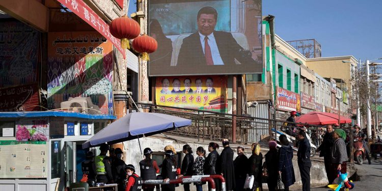 ARRESTOS, ESTERILIZACIONES Y ABORTOS FORZADOS: EL BRUTAL CONTROL DE NATALIDAD DEL RÉGIMEN CHINO A LAS FAMILIAS MUSULMANAS EN XINJIANG