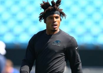 CAM NEWTON FIRMA CON LOS PATRIOTS POR UN AÑO