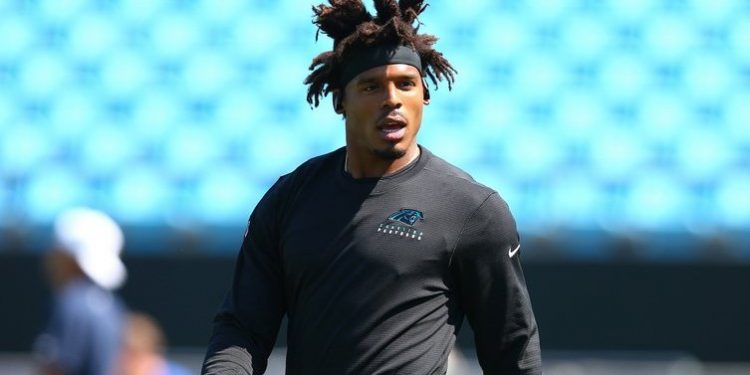 CAM NEWTON FIRMA CON LOS PATRIOTS POR UN AÑO