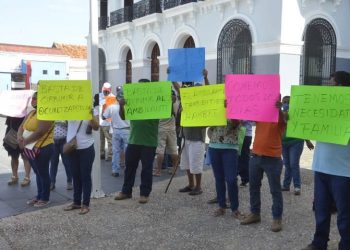 CON PROTESTA EN PALACIO DE GOBIERNO AMBULANTES DE OCUILTZAPOTLÁN PIDEN SE LES PERMITA VOLVER A TRABAJAR
