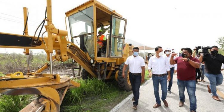 CONSTRUCCIÓN DE LA CARRETERA HUNUCMÁ-SISAL CONTRIBUYE A GENERAR EMPLEOS PARA LOS YUCATECOS