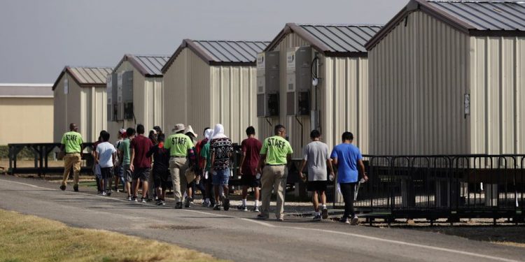 CORTE DE EU ORDENA LIBERAR A NIÑOS MIGRANTES DEBIDO AL CORONAVIRUS