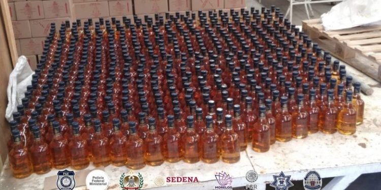 DESMANTELAN FÁBRICA CLANDESTINA DE ALCOHOL EN MORELOS