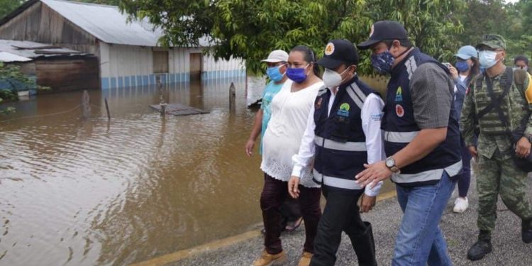 RECORRE EL GOBERNADOR CARLOS JOAQUÍN ZONAS AFECTADAS POR LAS LLUVIAS