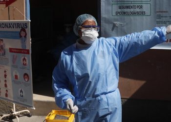 HOSPITALES DE BOLIVIA, CERCA DEL COLAPSO POR CRISIS SANITARIA