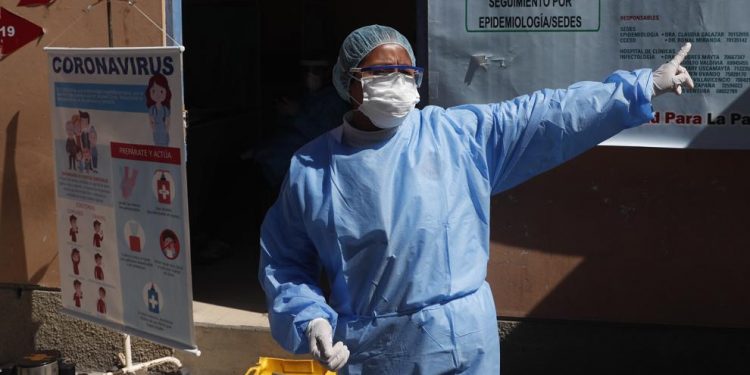 HOSPITALES DE BOLIVIA, CERCA DEL COLAPSO POR CRISIS SANITARIA