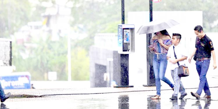 JUEVES CALUROSO, AUNQUE CON LLUVIAS AISLADAS EN LA CHONTALPA Y LA SIERRA