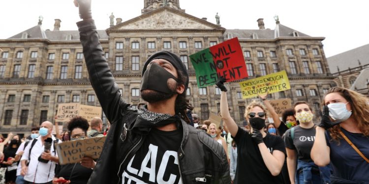 «LA MAYORÍA DE USTEDES SON DÉBILES»: TRUMP A GOBERNADORES TRAS PROTESTAS