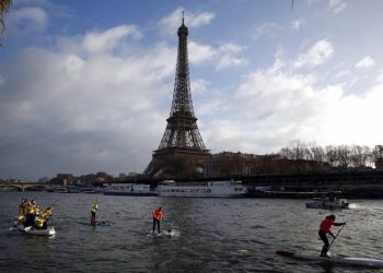 LA TORRE EIFFEL SE PREPARA PARA REABRIR SUS PUERTAS