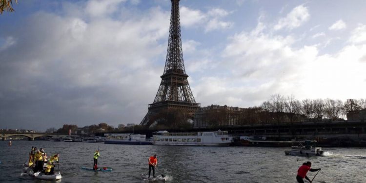 LA TORRE EIFFEL SE PREPARA PARA REABRIR SUS PUERTAS