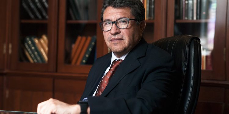 LÓPEZ OBRADOR APOYA INICIATIVA DE MONREAL PARA EXTINGUIR IFT, COFECE Y CRE