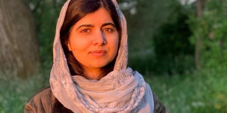 MALALA RECIBE DIPLOMA DE LA UNIVERSIDAD DE OXFORD