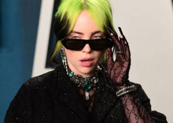ME SIENTO ATRAPADA POR LA PERSONA QUE CREÉ: BILLIE EILISH